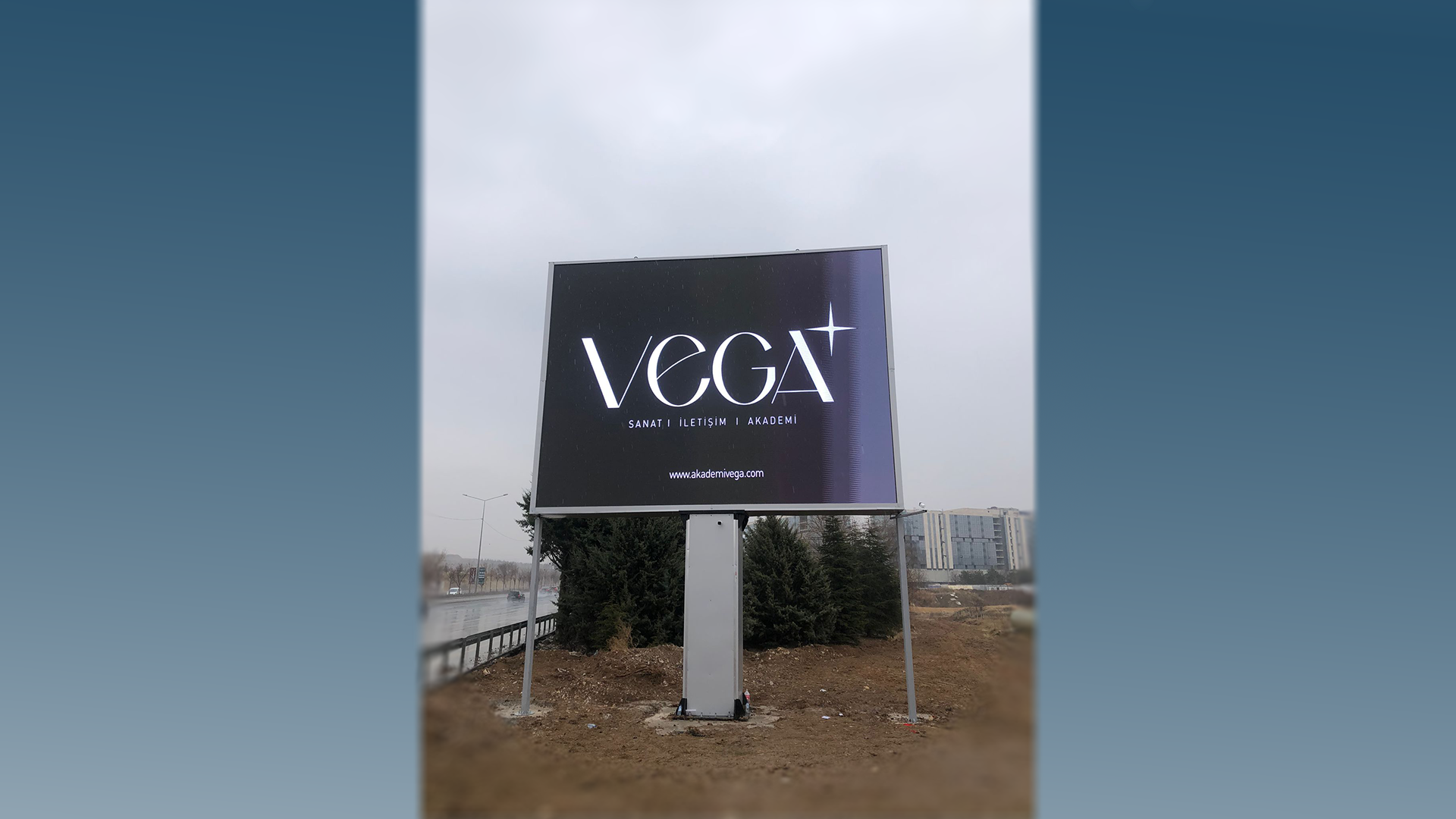 Ankara Sabancı Bulvarı'nda 48m² Totem Kurulumu Image